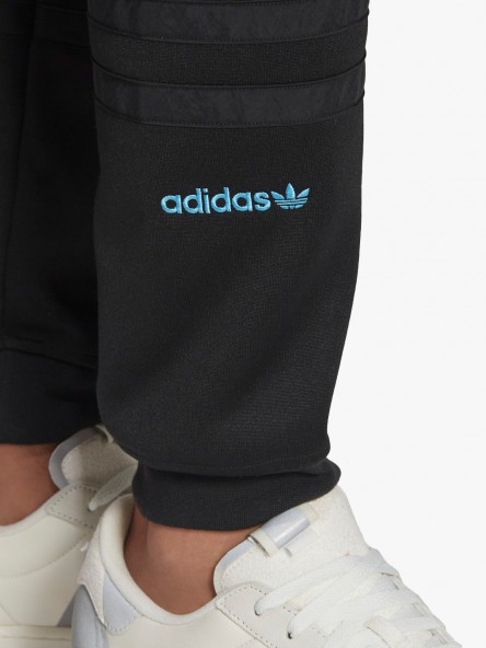 adidas Originals - HE4691 | Fuxia