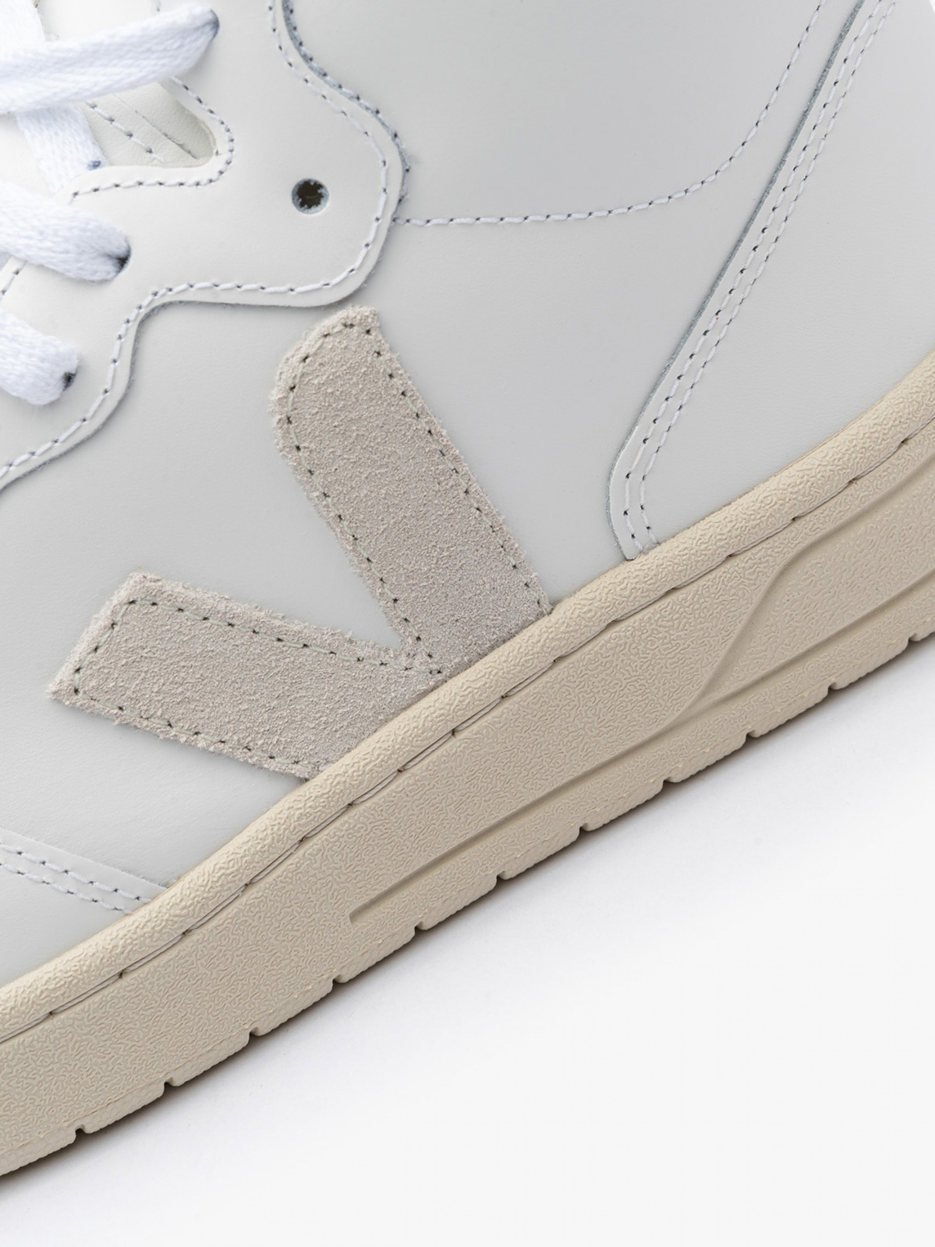 Veja V-15 Leather