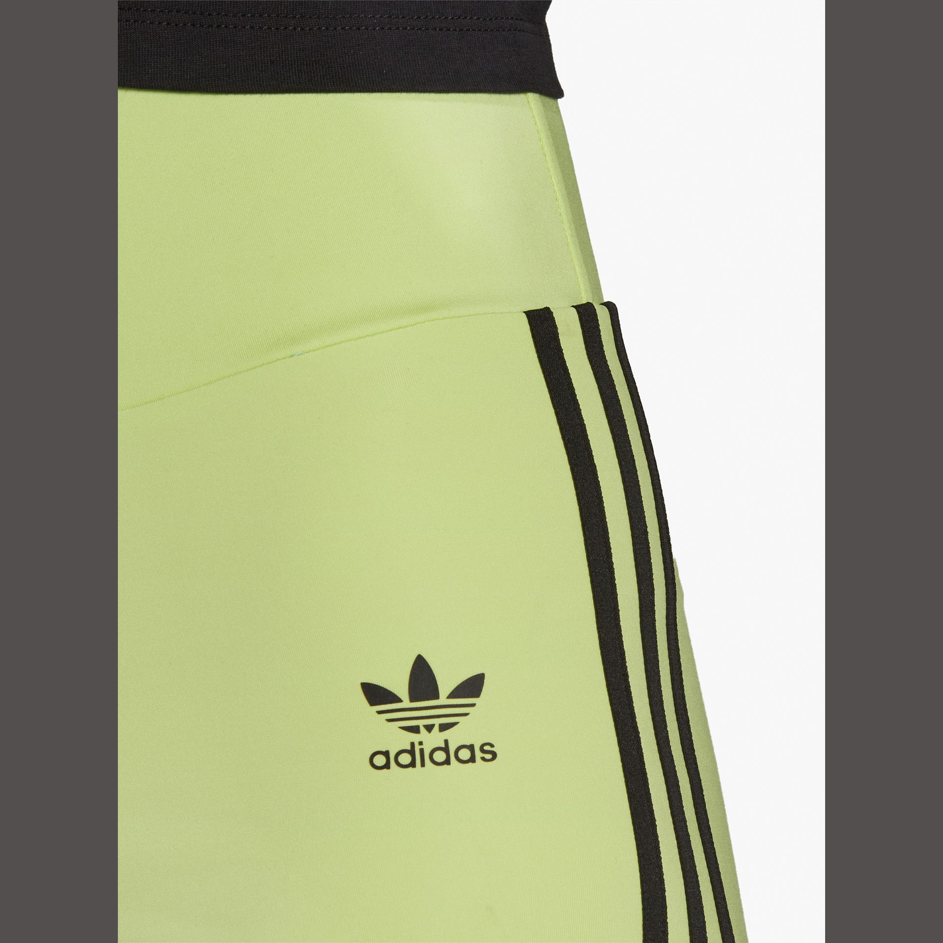 adidas Adicolor Classics Primeblue High-Waisted Short Tig W