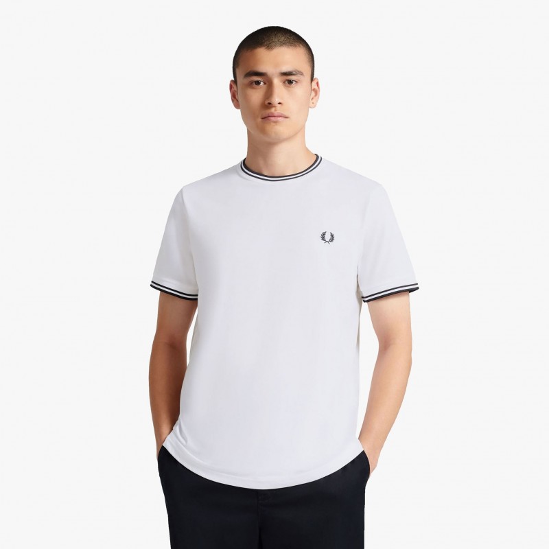 Fred Perry Twin Tipped - M1588 100 | Fuxia, Urban Tribes United