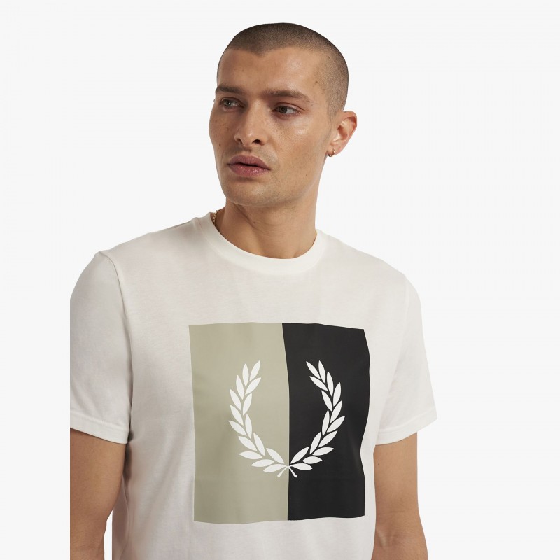 Fred Perry Laurel Wreath Graphic - M4581 129 | Fuxia