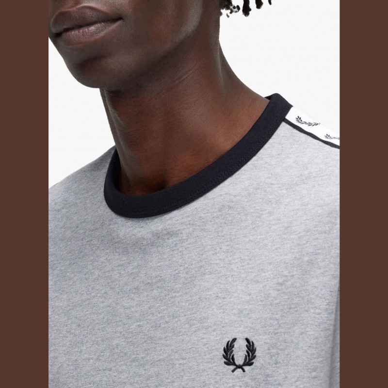Fred Perry Taped Ringer - M4620 420 | Fuxia