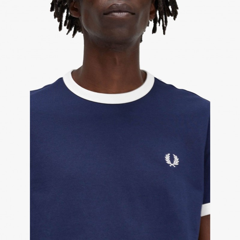 Fred Perry Taped Ringer - M4620 266 | Fuxia