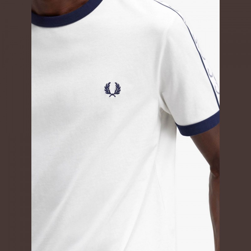 Fred Perry Taped Ringer - M4620 129 | Fuxia