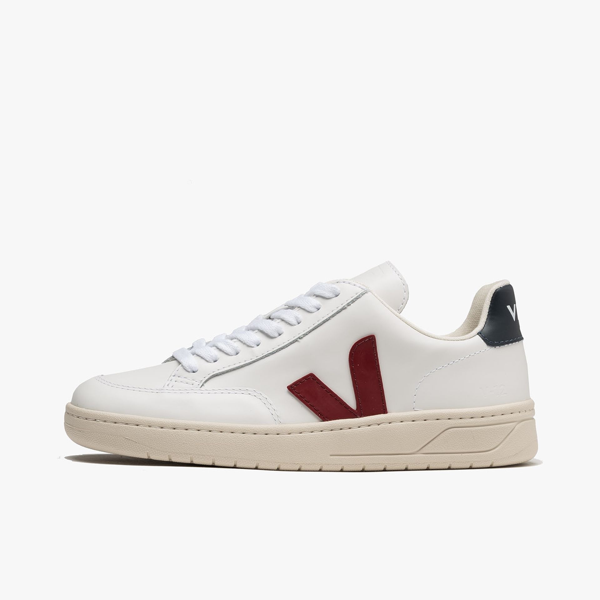 Veja V-12 Leather