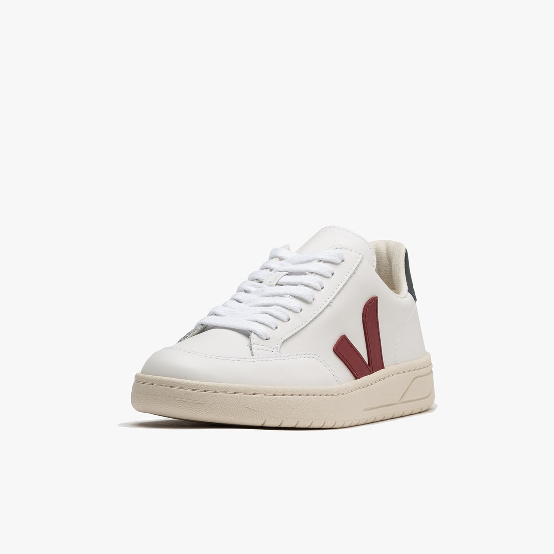 Veja V-12 Leather