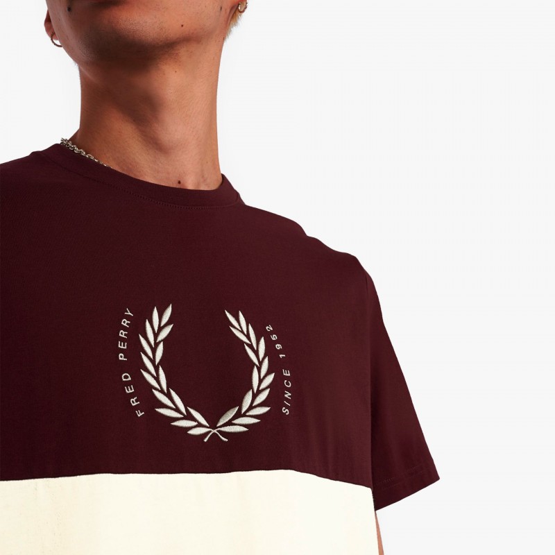 Fred Perry Circle Branding Colour Block - M4663 560 - Fuxia, Urban Tribes United