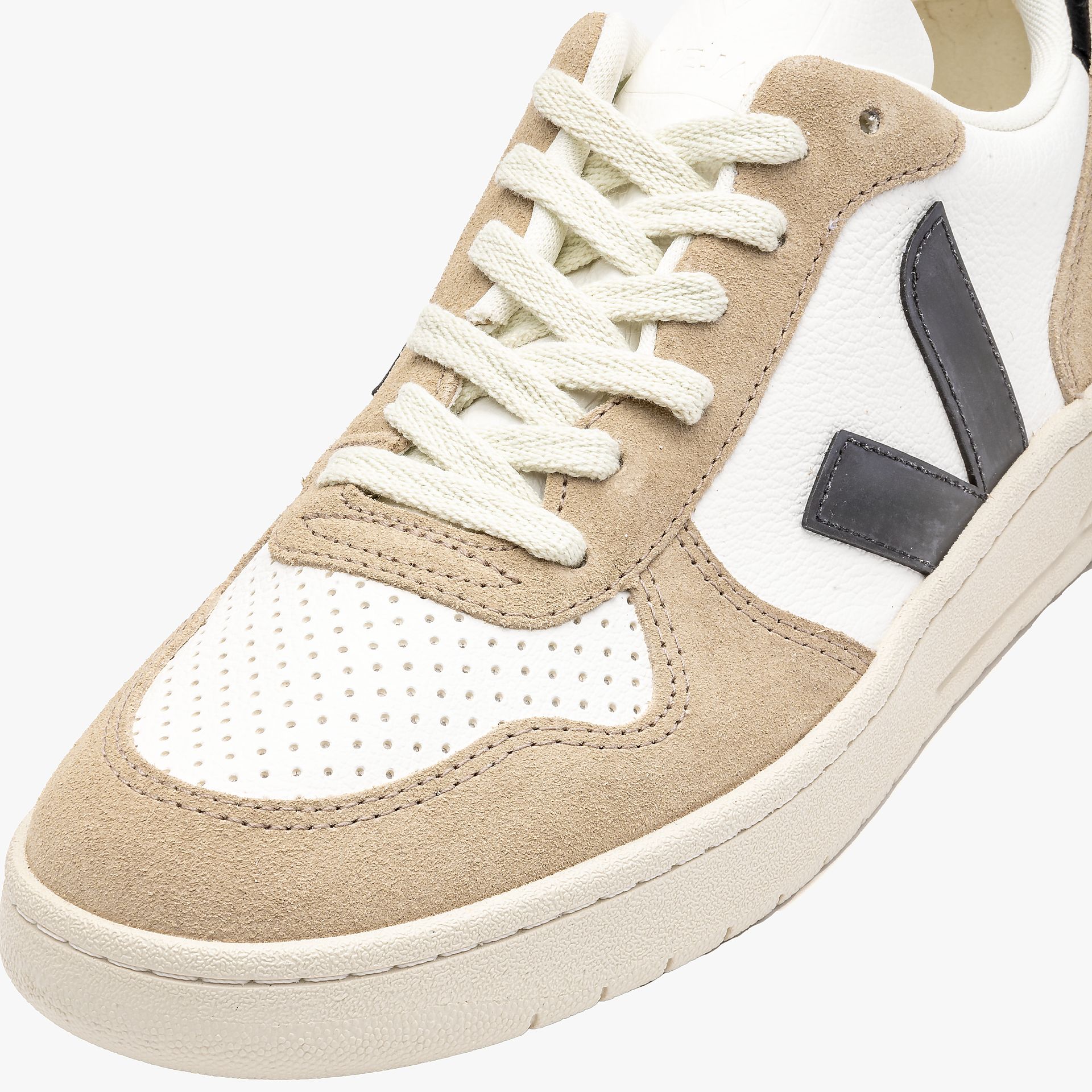 Veja V-10 Chromefree Leather