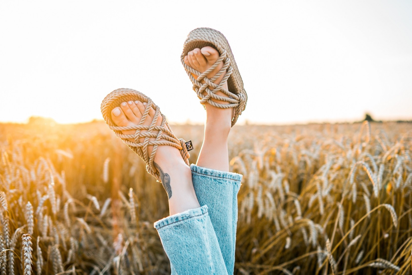 Torna o teu look incrível com sandálias para todas as ocasiões. Torna o teu look incrível com sandálias para todas as ocasiões.