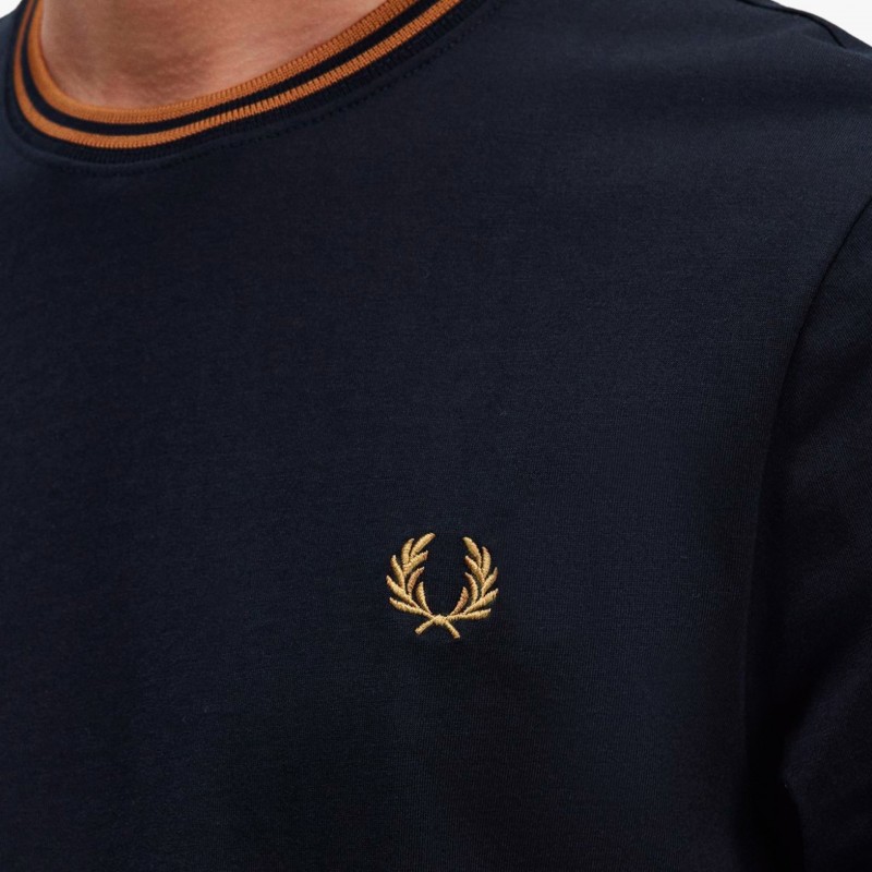 Fred Perry With Double Discontinuous Stitch Border - M1588 M68 | Fuxia
