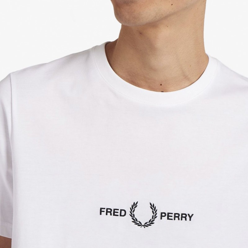Fred Perry Embroidered - M4580 100 | Fuxia