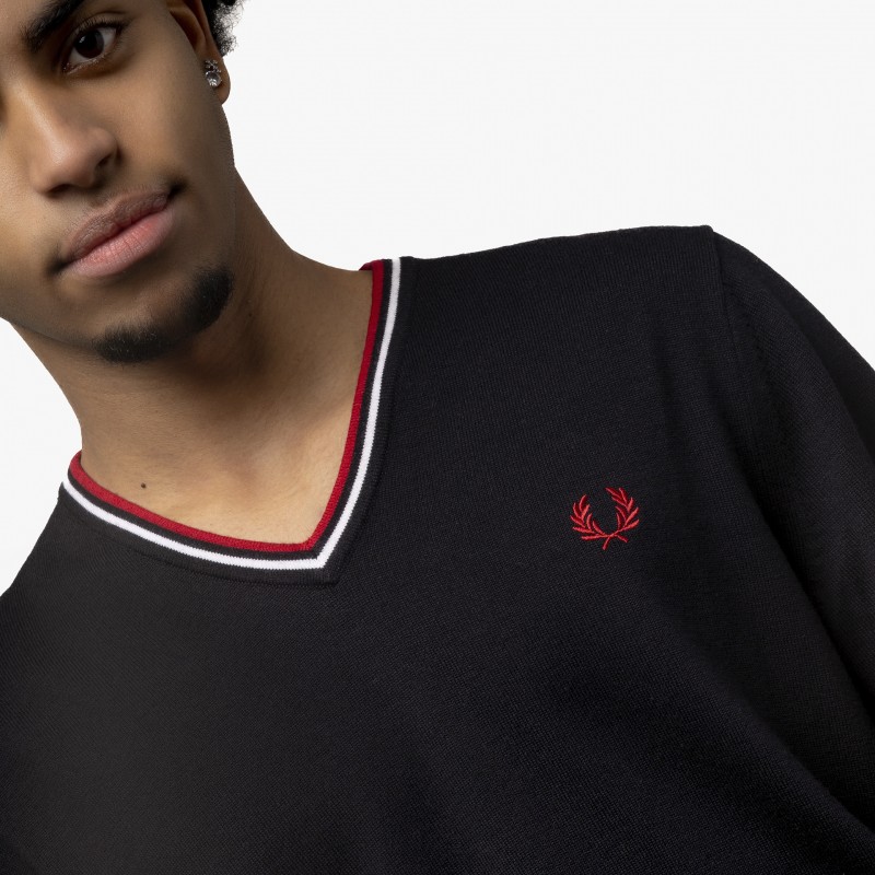 Fred Perry Classic Crew Neck - K9600 N20 | Fuxia, Urban Tribes United