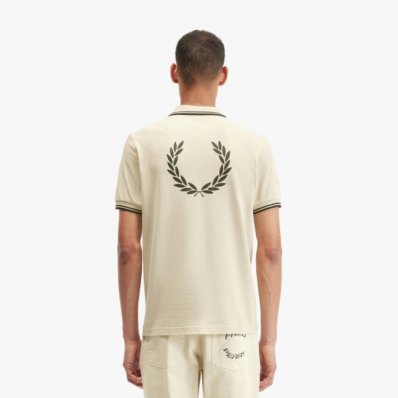 Fred Perry Back Graphic - M5603 691 | Fuxia, Urban Tribes United