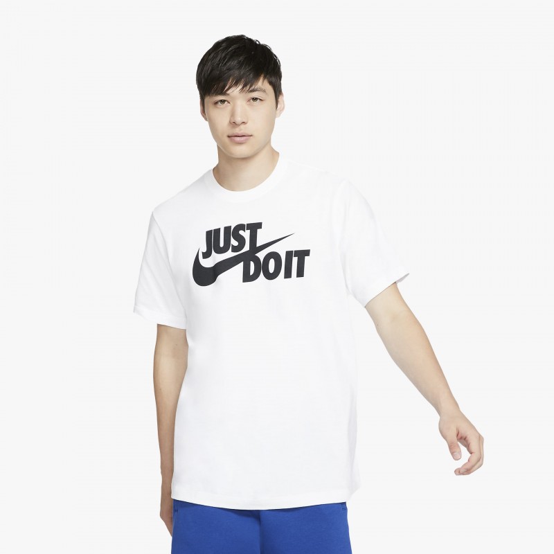 Nike Sportswear - AR5006 100 | Fuxia, Urban Tribes United
