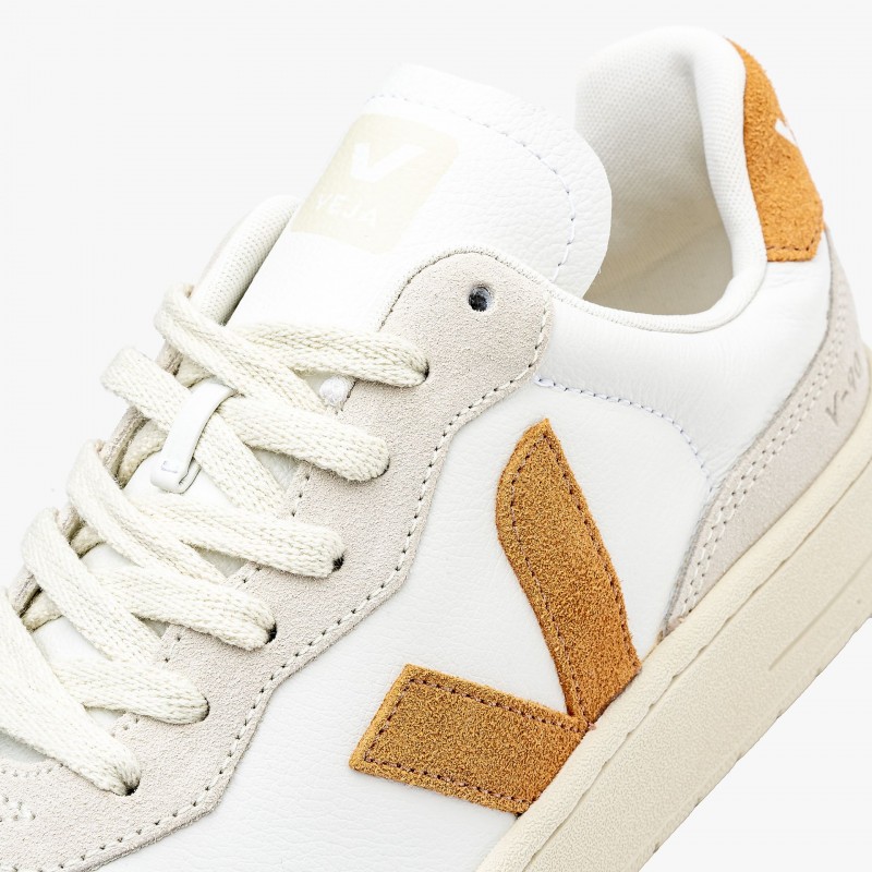 Veja V-90 O.T. Leather W - VD2003389 A | Fuxia, Urban Tribes United