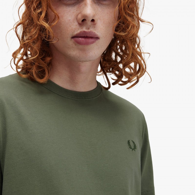 Fred Perry Crew Neck - M1600 W49 | Fuxia, Urban Tribes United