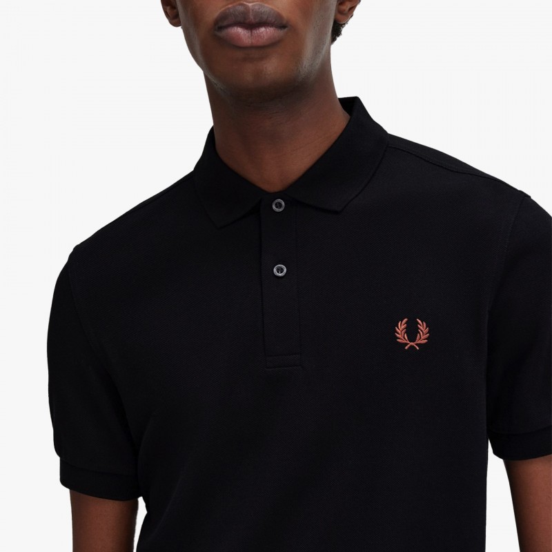 Fred Perry Slim Fit Basico - M6000 U35 | Fuxia, Urban Tribes United