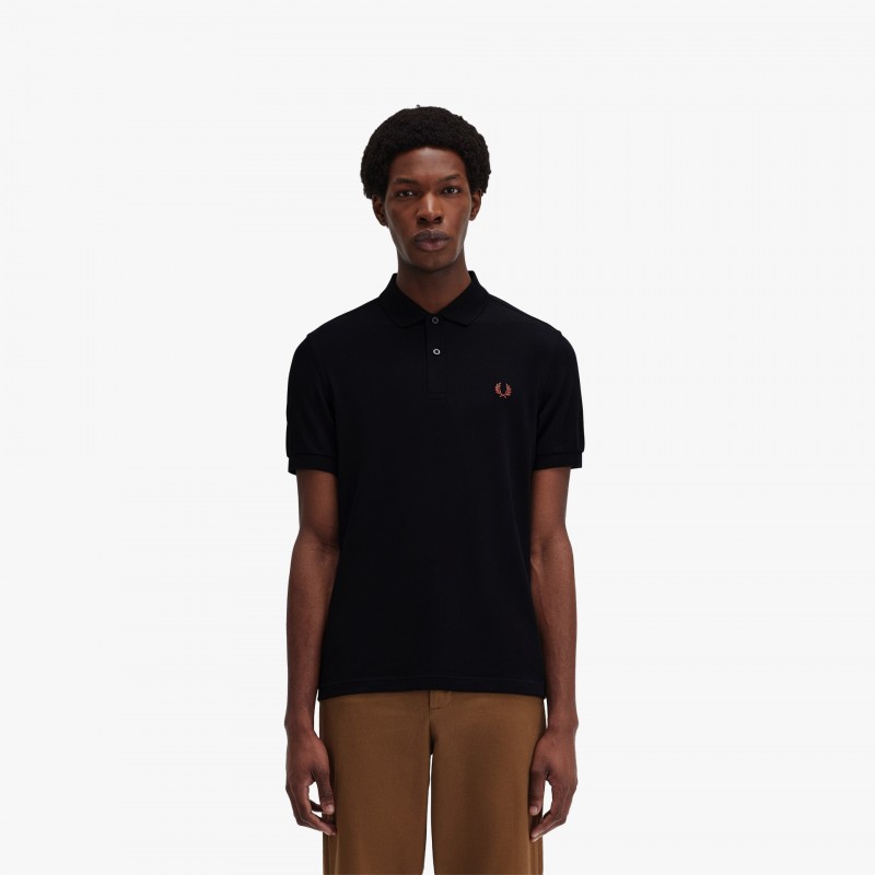 Fred Perry Slim Fit Basico - M6000 U35 | Fuxia, Urban Tribes United