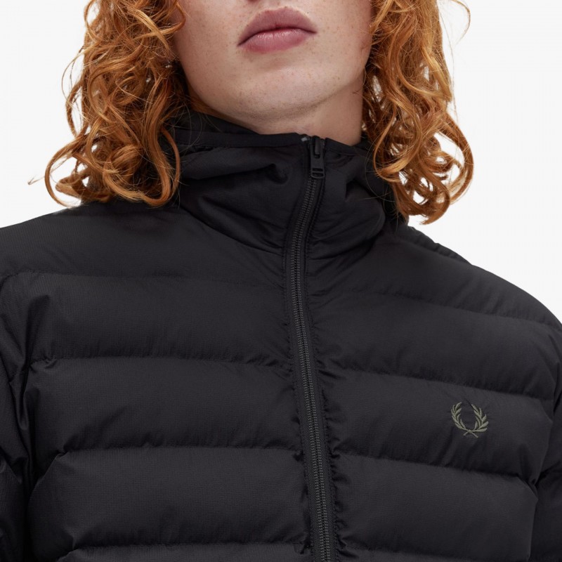 Fred Perry Hooded Insulated - J8553 102 | Fuxia, Urban Tribes United