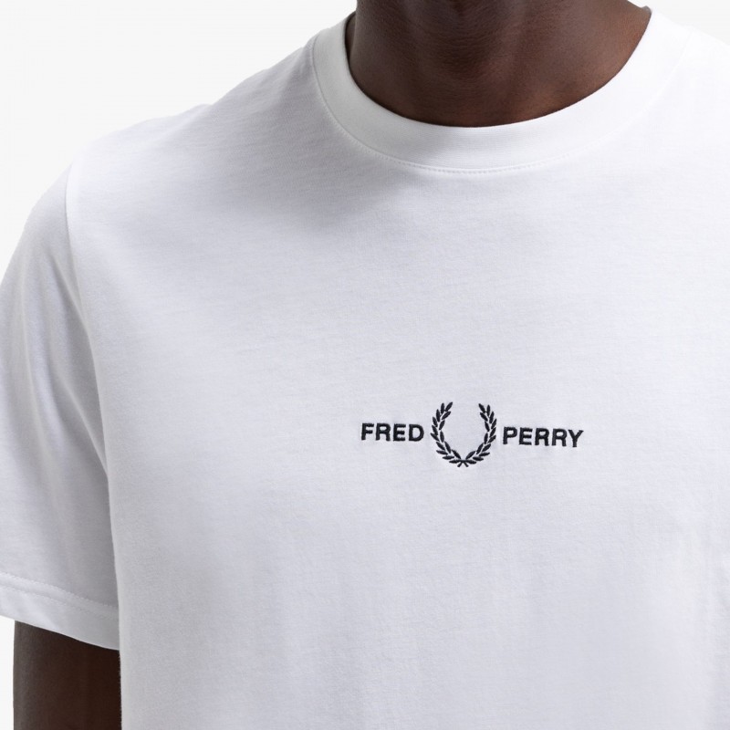 Fred Perry Embroidered - M4580 100 | Fuxia, Urban Tribes United