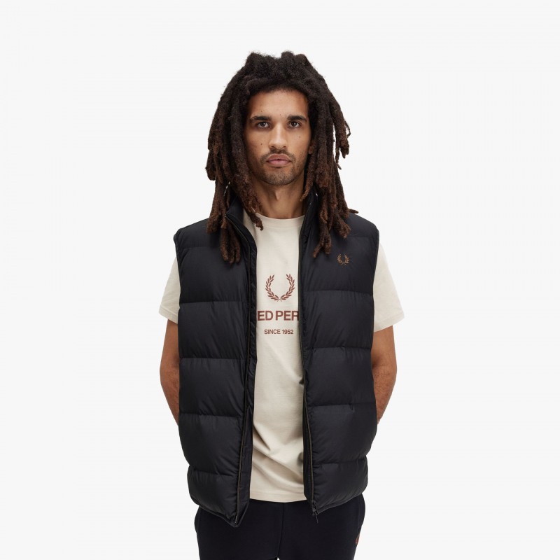 Fred Perry Insulated Gilet - J8522 102 - Fuxia, Urban Tribes United