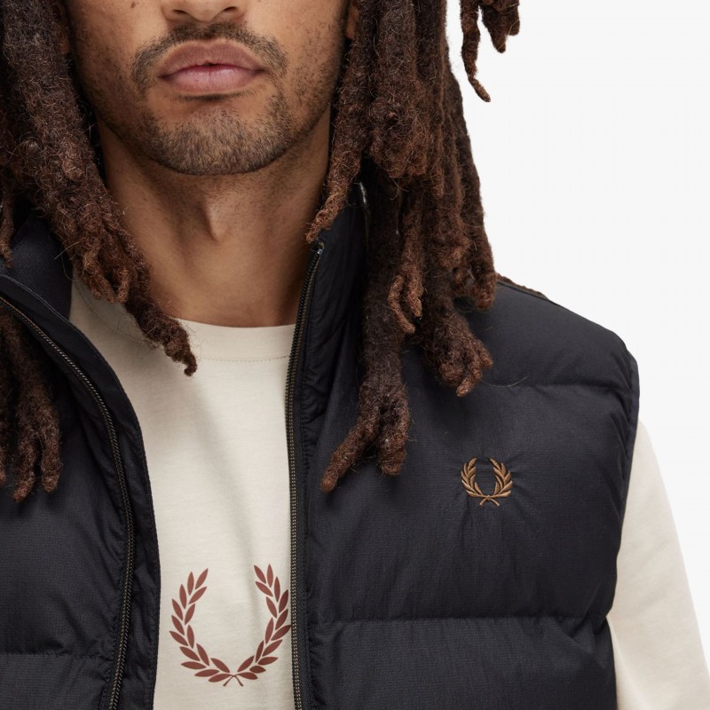 Fred Perry Insulated Gilet - J8522 102 - Fuxia, Urban Tribes United
