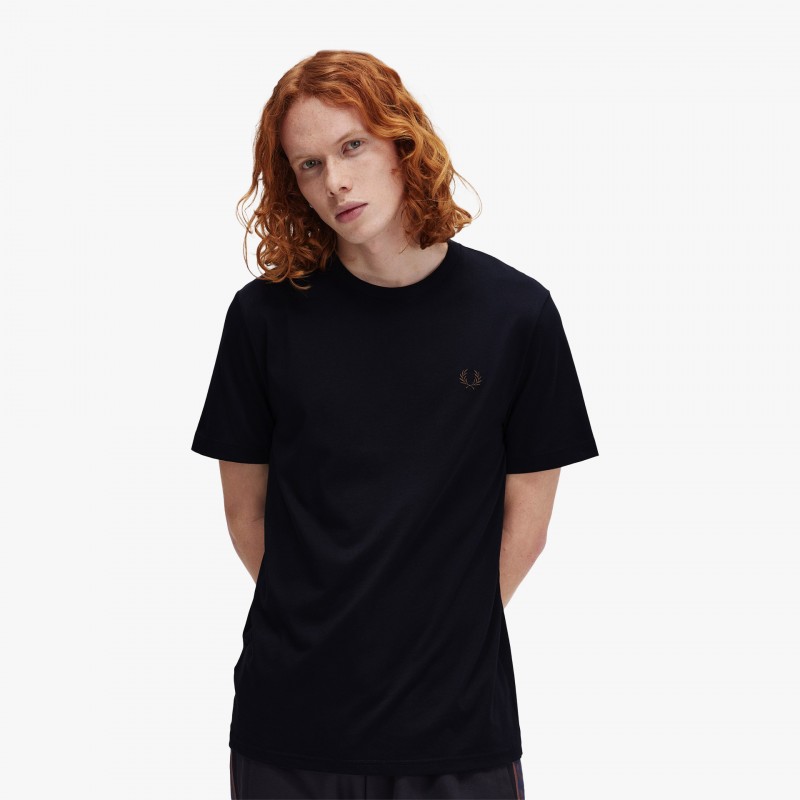 Fred Perry Crew Neck - M1600 W71 - Fuxia, Urban Tribes United
