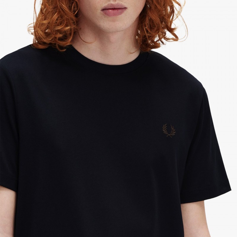 Fred Perry Crew Neck - M1600 W71 - Fuxia, Urban Tribes United