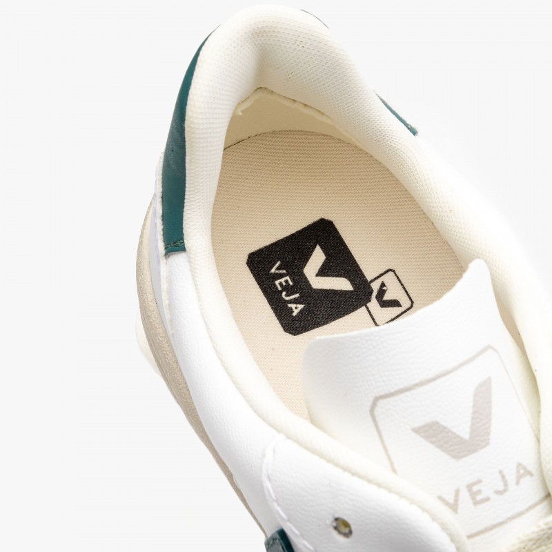 Veja V-10 CWL W - VX0703276 - Fuxia, Urban Tribes United
