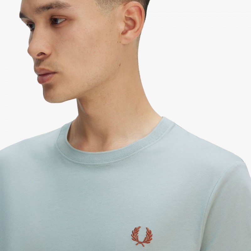 Fred Perry Crew Neck - M1600 X06 - Fuxia, Urban Tribes United