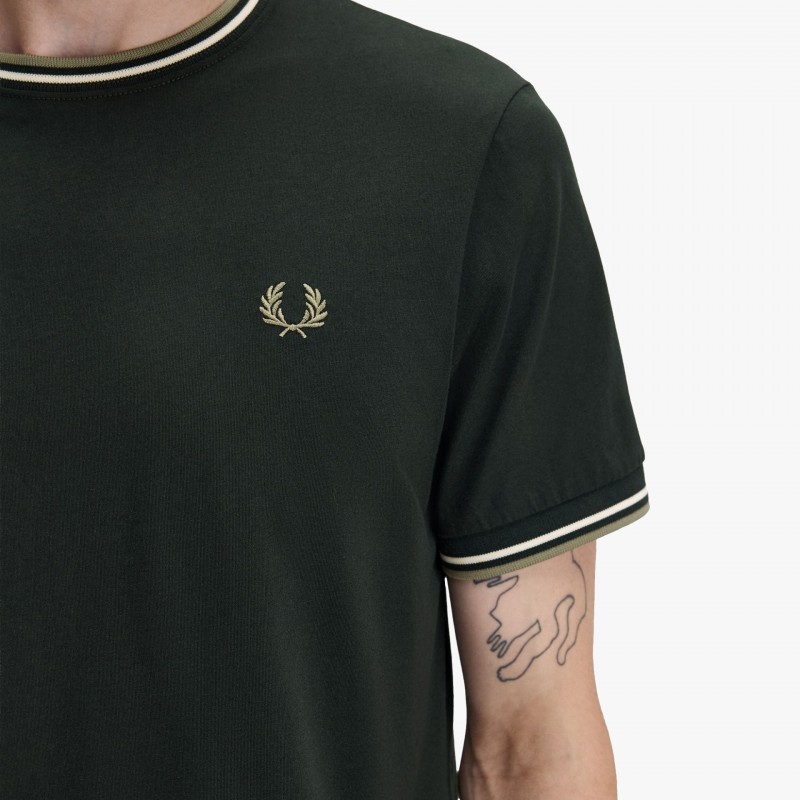 Fred Perry Twin Tipped - M1588 Y65 - Fuxia, Urban Tribes United