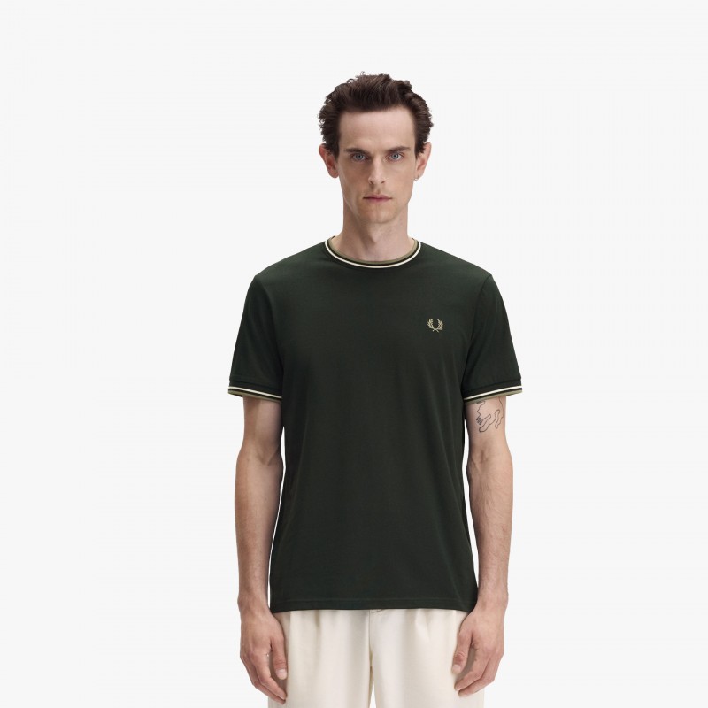 Fred Perry Twin Tipped - M1588 Y65 - Fuxia, Urban Tribes United