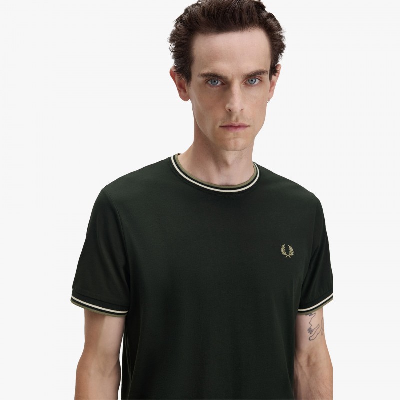 Fred Perry Twin Tipped - M1588 Y65 - Fuxia, Urban Tribes United