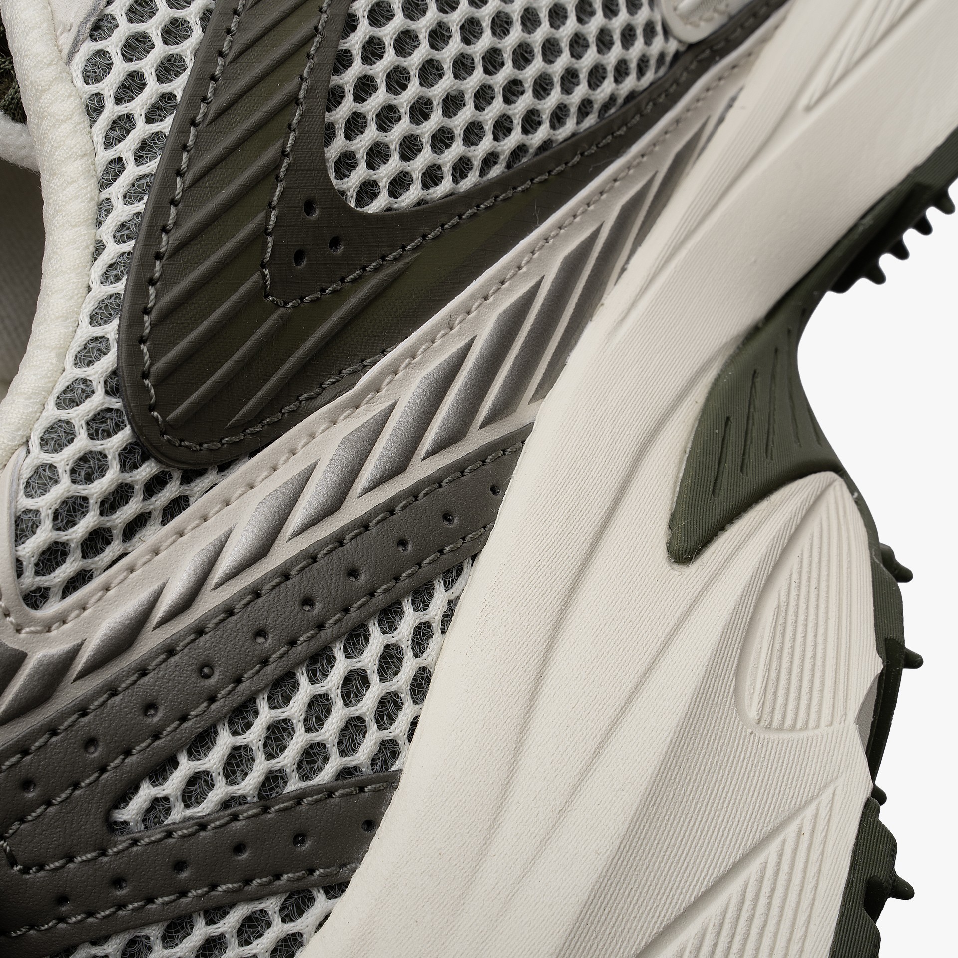 Lacoste L003 Neo Shot 225