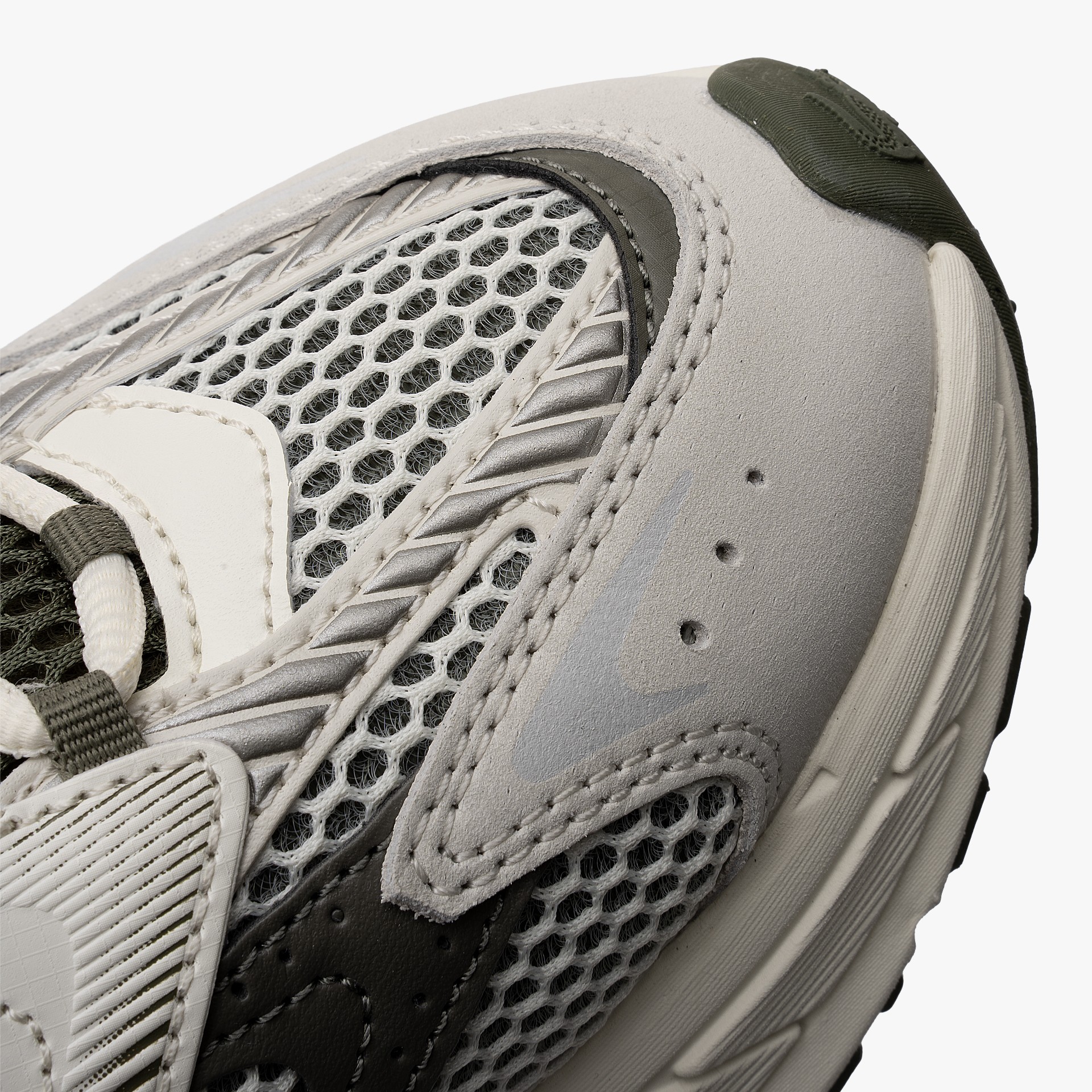 Lacoste L003 Neo Shot 225