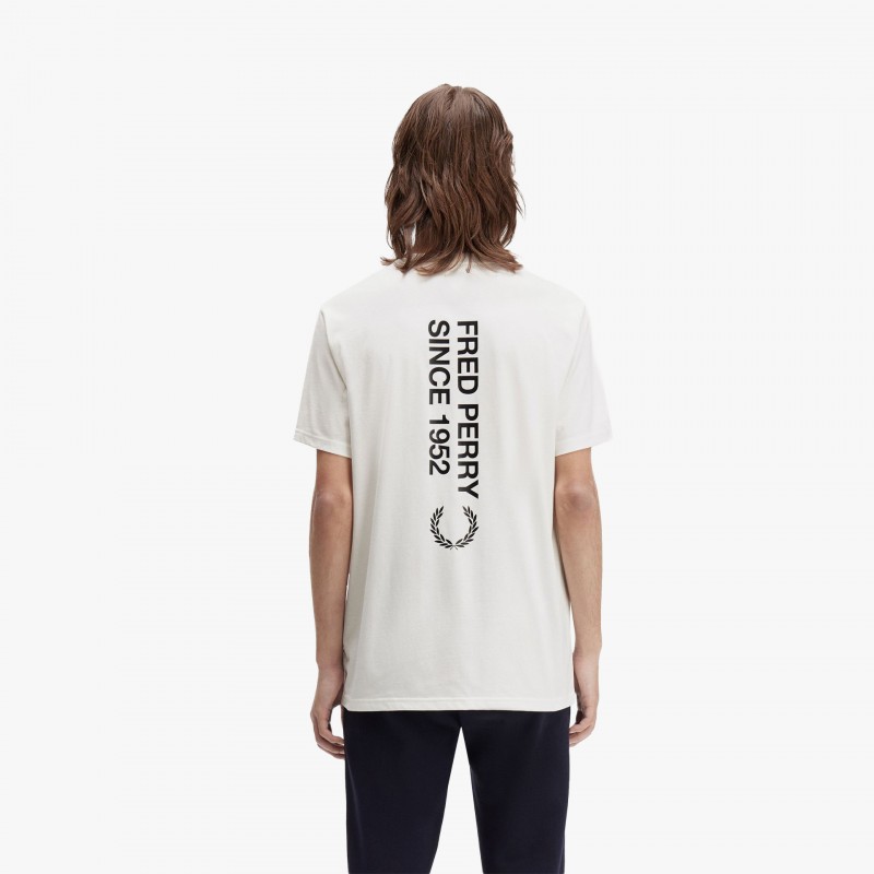 Fred Perry Bold Branding - M1303 129 - Fuxia, Urban Tribes United