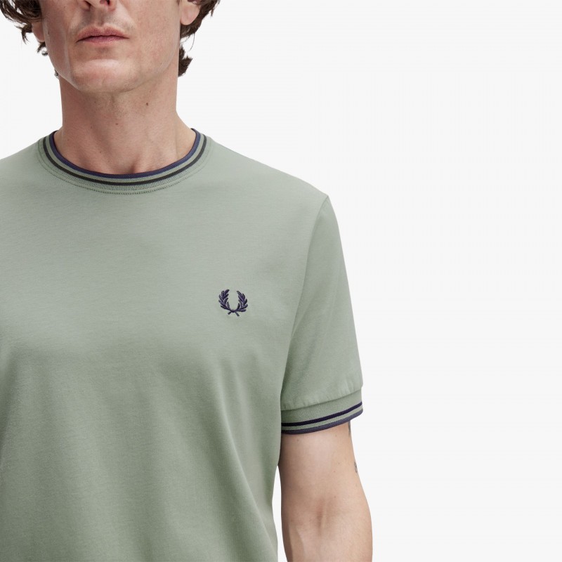 Fred Perry Twin Tipped - M1588V Z49 - Fuxia, Urban Tribes United