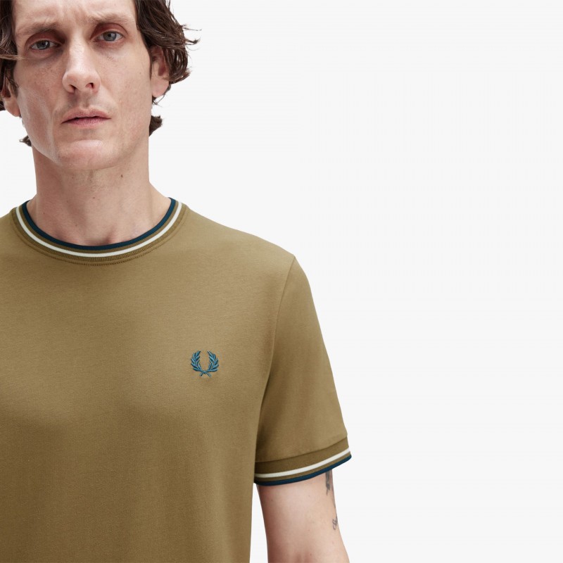 Fred Perry Twin Tipped - M1588V Z60 - Fuxia, Urban Tribes United