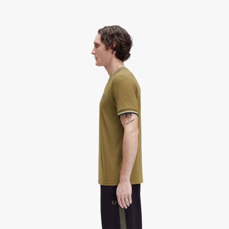Fred Perry Twin Tipped - M1588V Z60 - Fuxia, Urban Tribes United