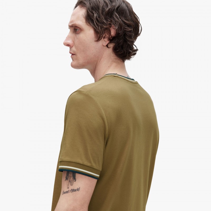 Fred Perry Twin Tipped - M1588V Z60 - Fuxia, Urban Tribes United
