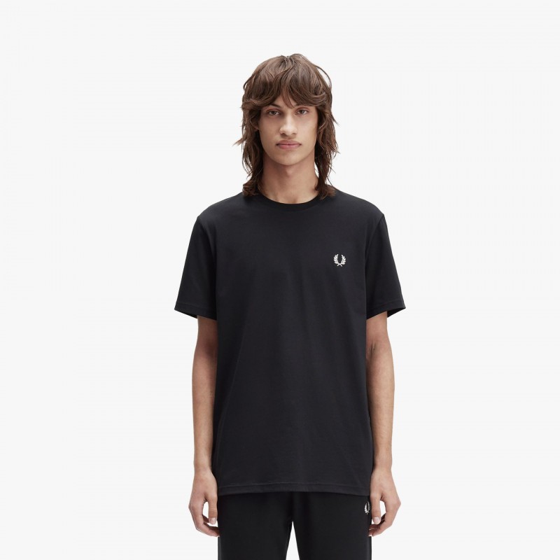 Fred Perry Bold Branding - M1303 102 - Fuxia, Urban Tribes United