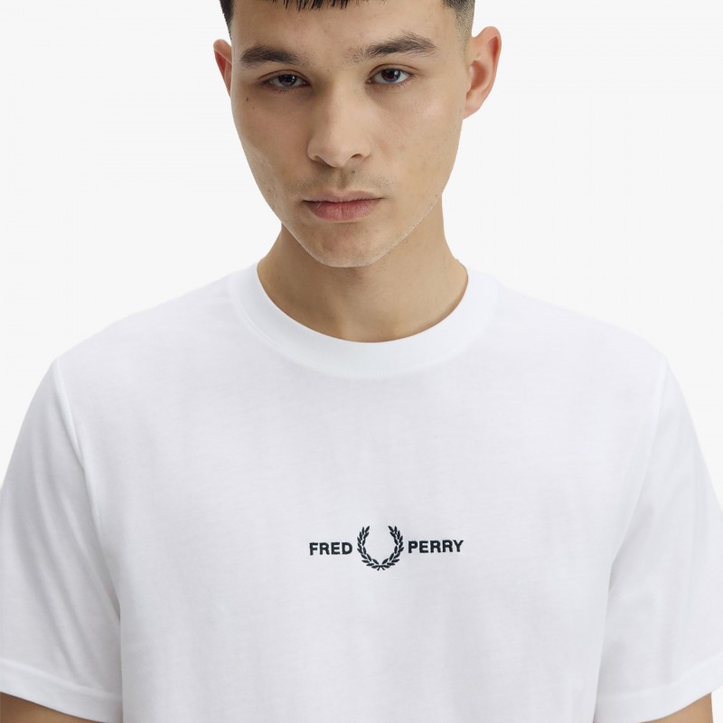 Fred Perry Embroidered - M4580 100 - Fuxia, Urban Tribes United