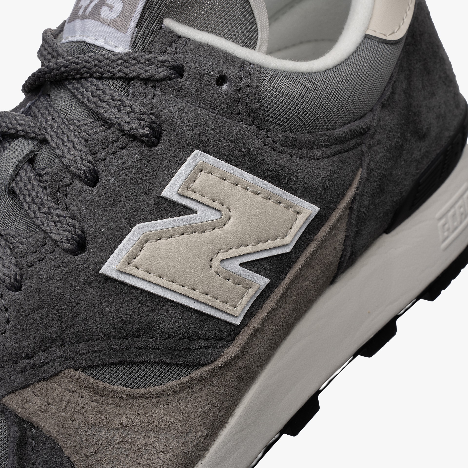 New Sapatilha U475V1