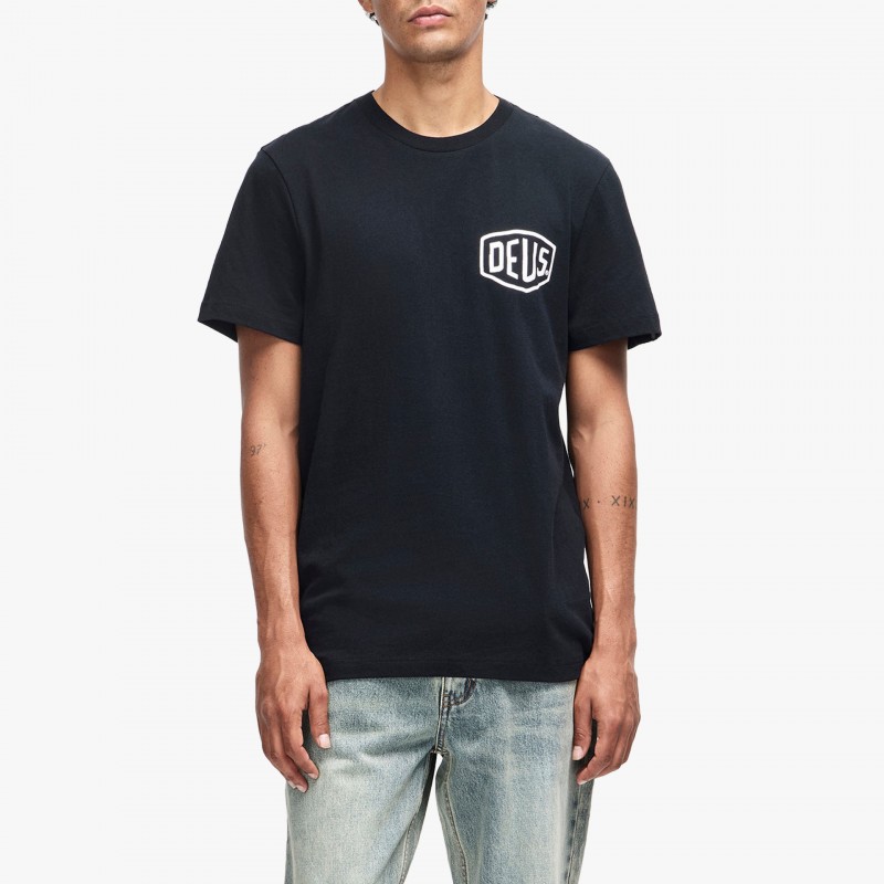 Deus Ex Machina Camperdown Address - D261MTS123 BLA - Fuxia, Urban Tribes United
