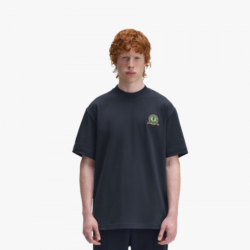 Fred Perry Tennis Badge - M1312 608 - Fuxia, Urban Tribes United