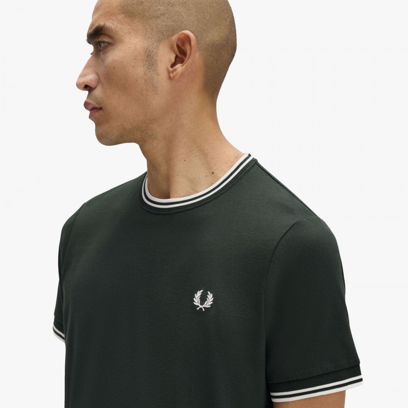 Fred Perry Twin Tipped - M1588V T50 - Fuxia, Urban Tribes United