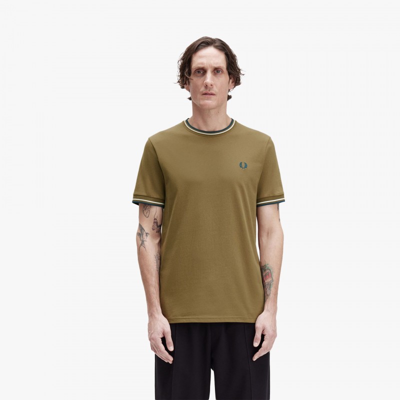 Fred Perry Twin Tipped - M1588V Z60 - Fuxia, Urban Tribes United