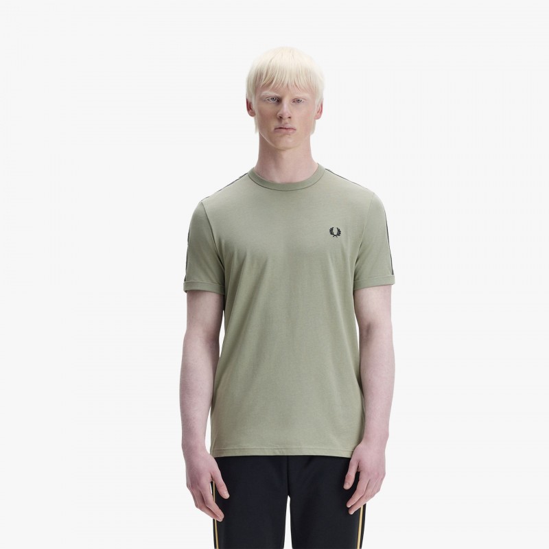 Fred Perry Contrast Tape Ringer Fred Perry Contrast Tape Ringer - M4613 33B - Fuxia, Urban Tribes United