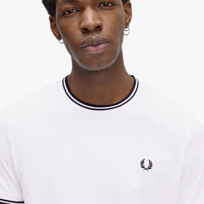 Fred Perry Twin Tipped - M1588 100 - Fuxia, Urban Tribes United
