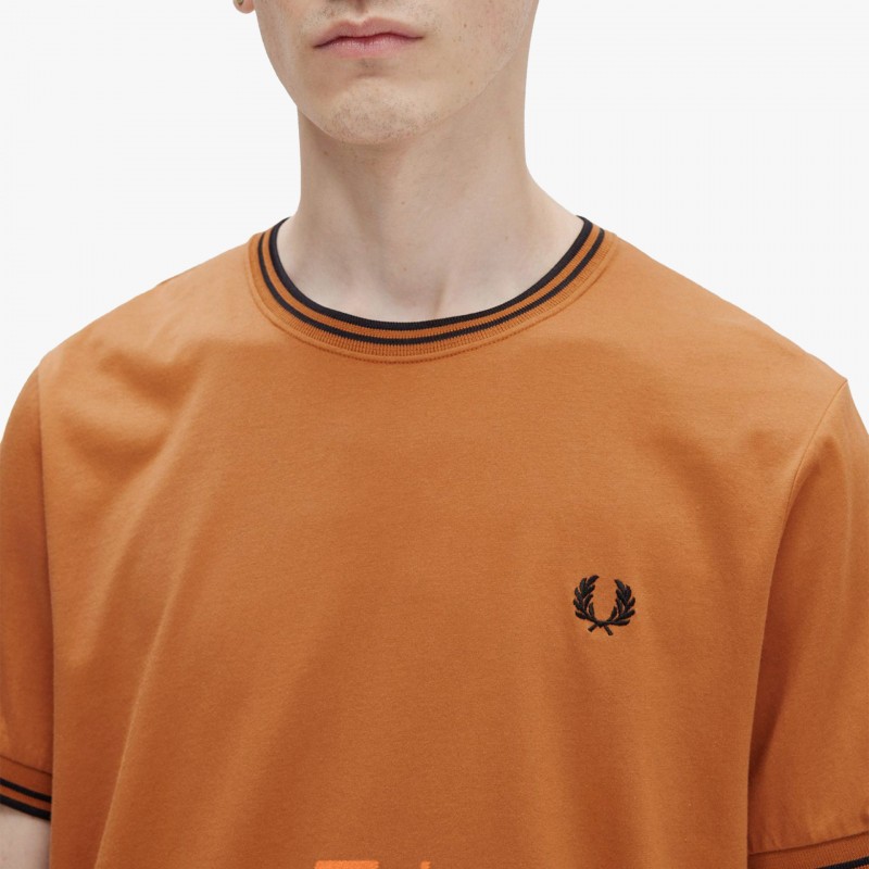 Fred Perry Twin Tipped Fred Perry Twin Tipped - M1588 W94 - Fuxia, Urban Tribes United